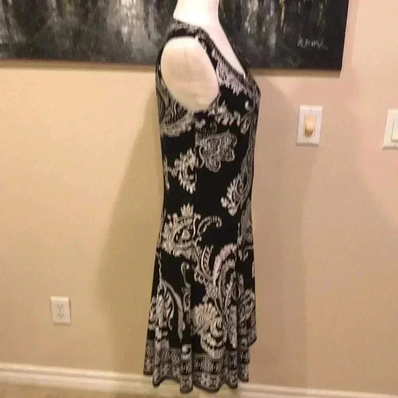 JM Collection Black & White paisley design w/embellished Neckline-PS & PM - Picture 4 of 10